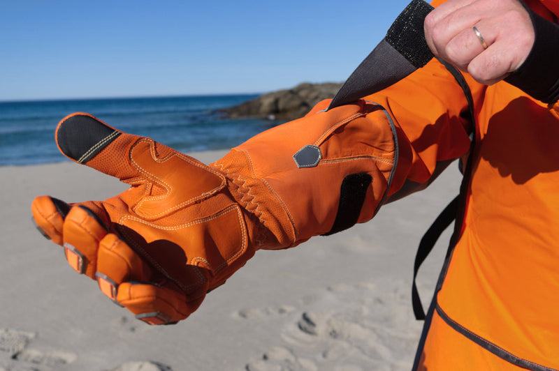 De Blastsafe Irongrip handschoen heeft een verstelbare sluiting met klittenband